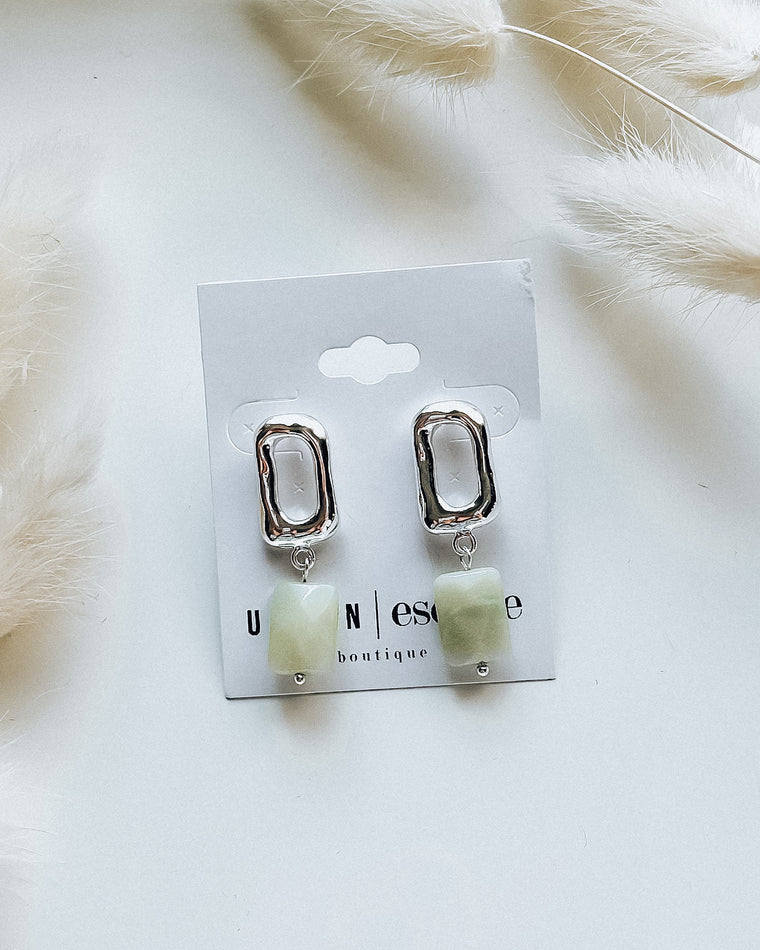 Oval Drop Stone Earrings [silver/off white]