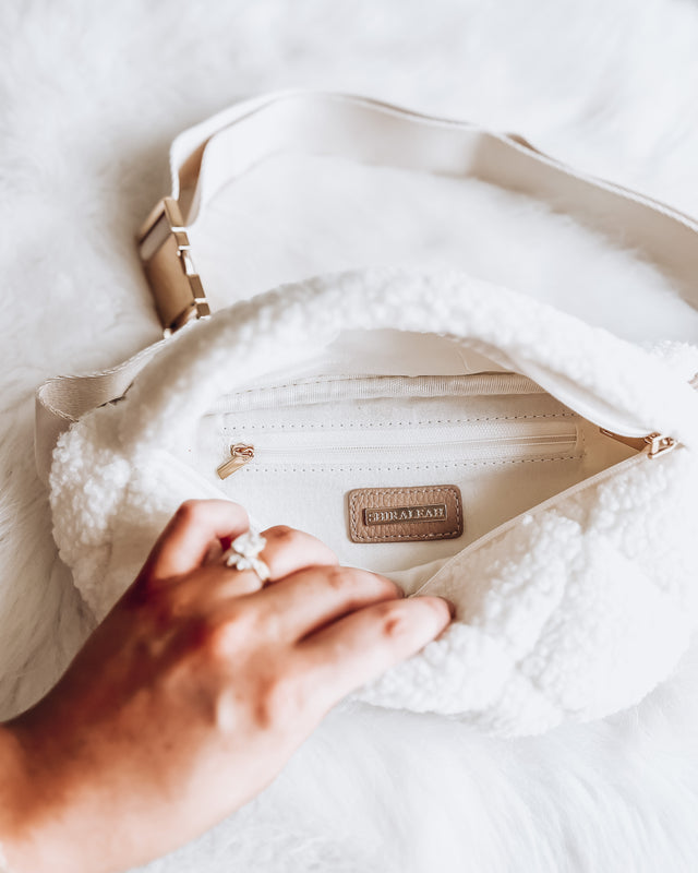 Della Sling Bag [ivory]