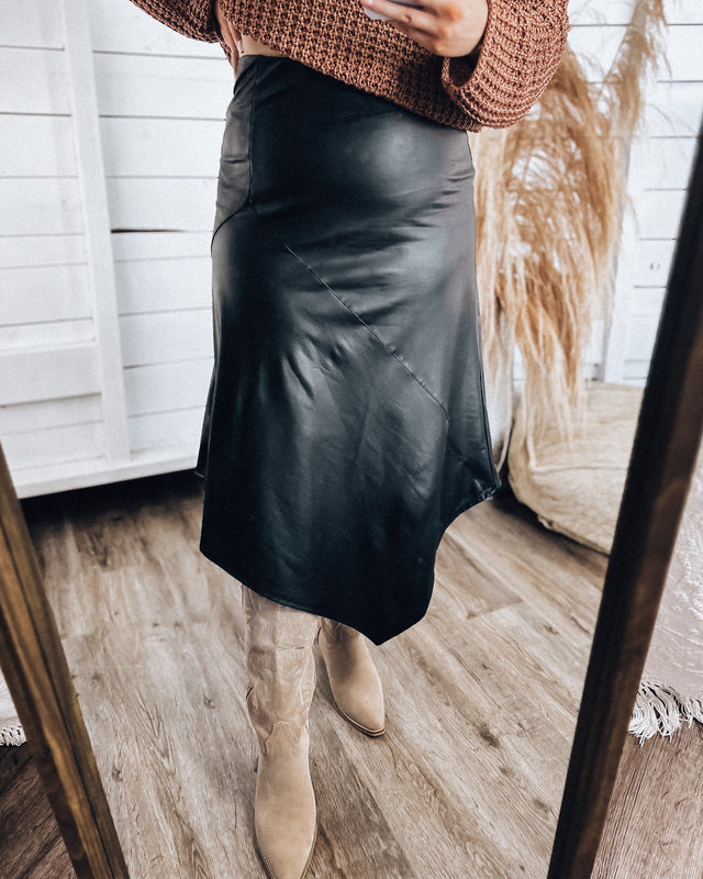 Leather Romance Skirt [black]