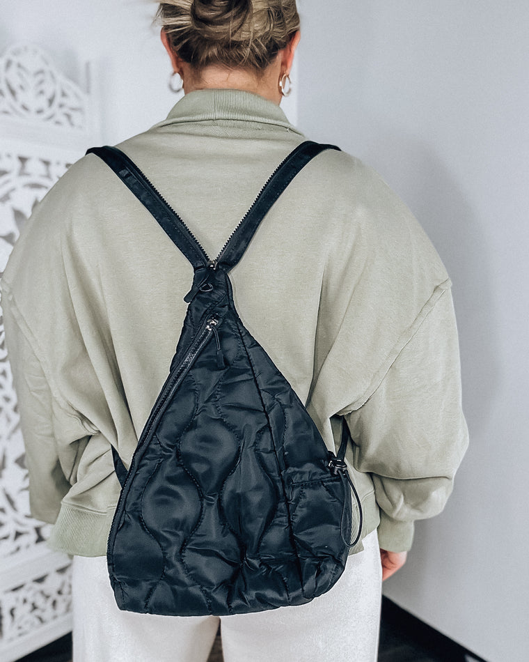 Striding Through Philly Puffer Sling Bag/Backpack [black]