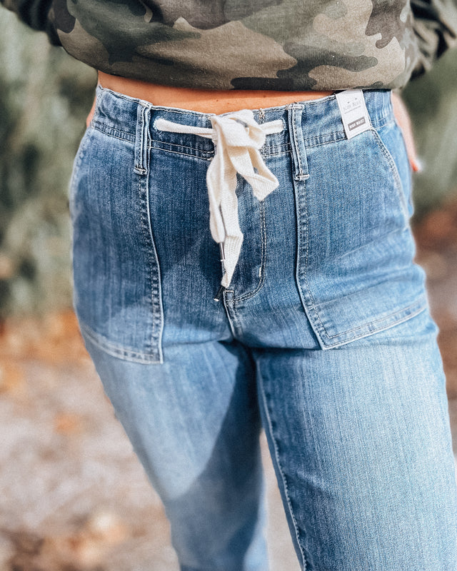 Peyton Pull on Denim Joggers [medium wash]