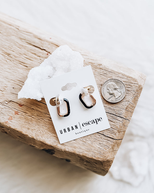Enamel Oval Hoop Earrings [black]