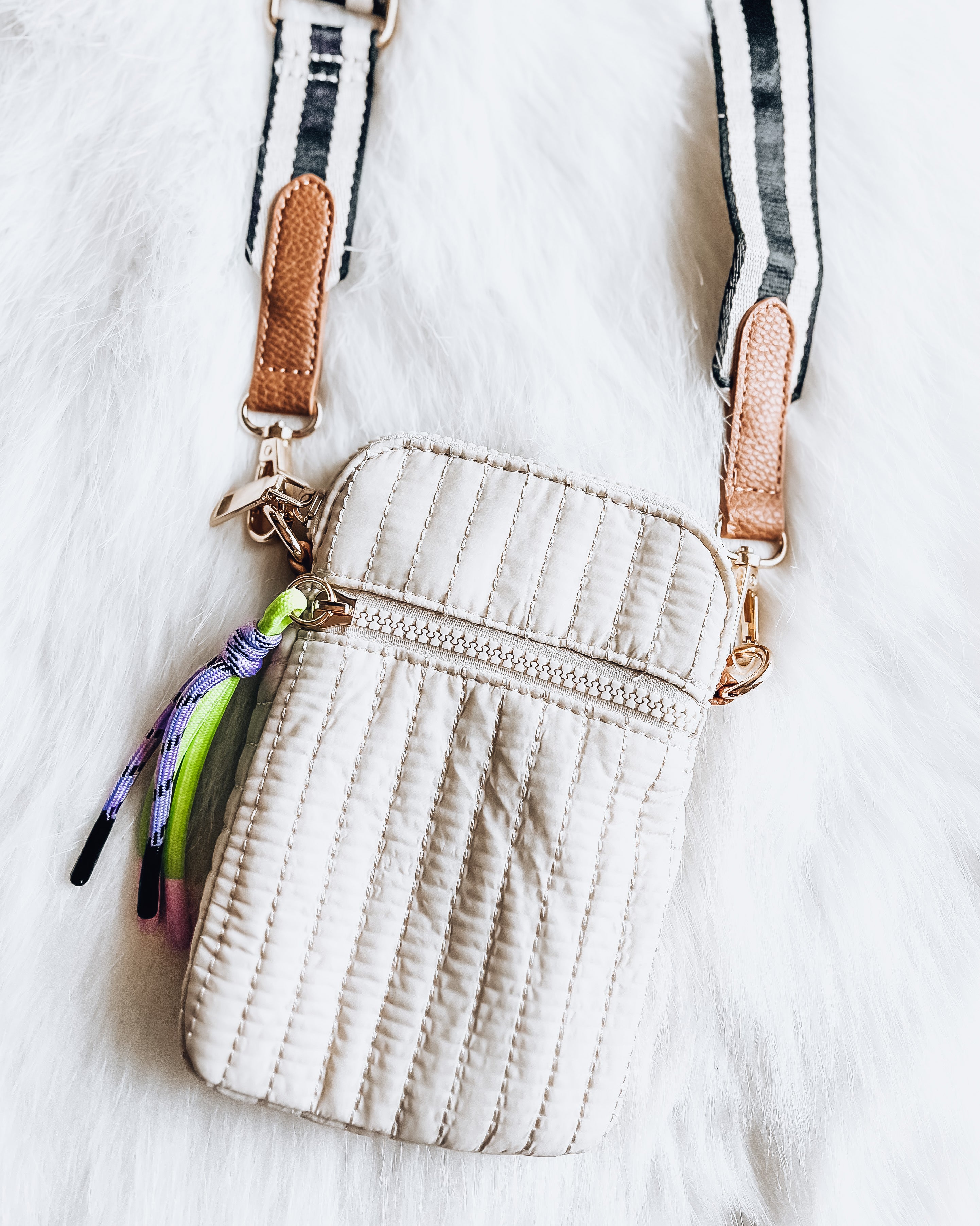 Ezra Phone Holder [ivory]