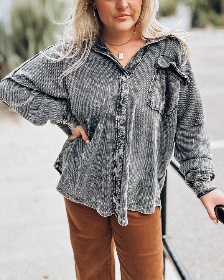 Wanderlust Top [charcoal]
