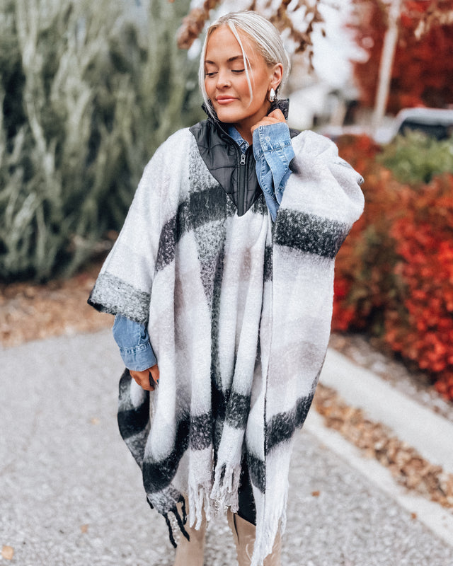Harvest Plaid Poncho [black/grey]