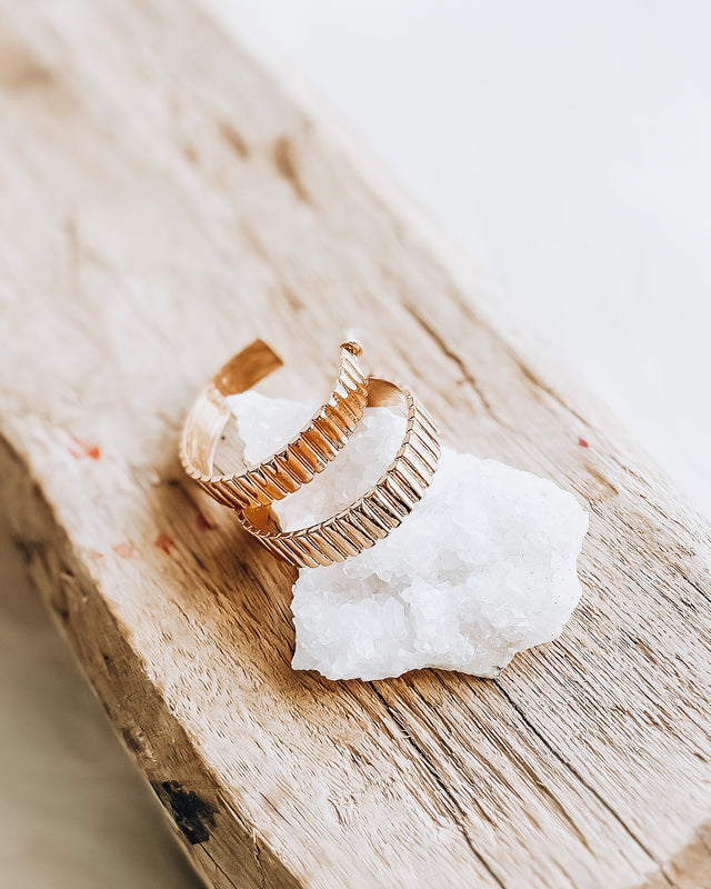 Ridged Hoop Earrings [gold]