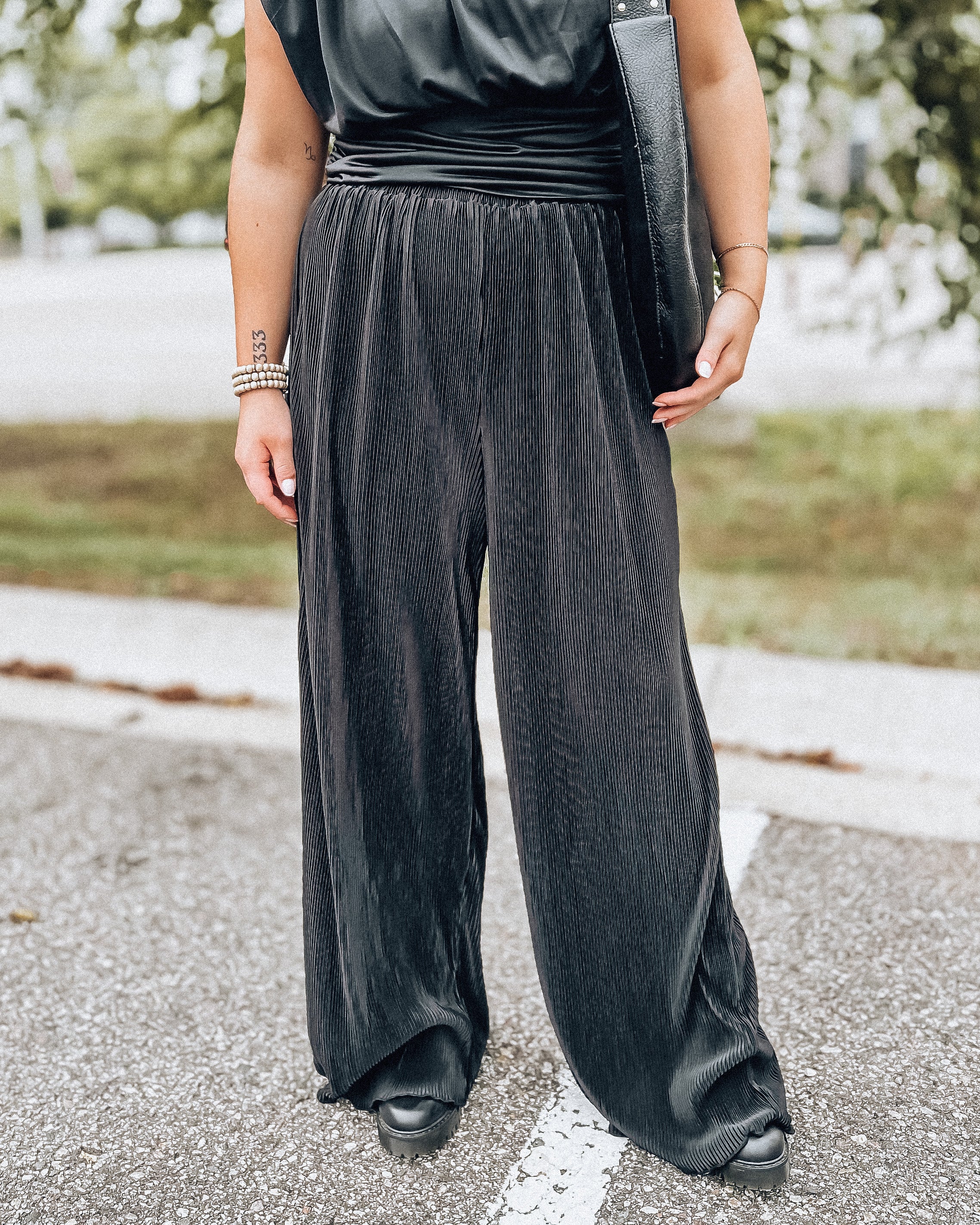 Keeping Chic Pants [black]