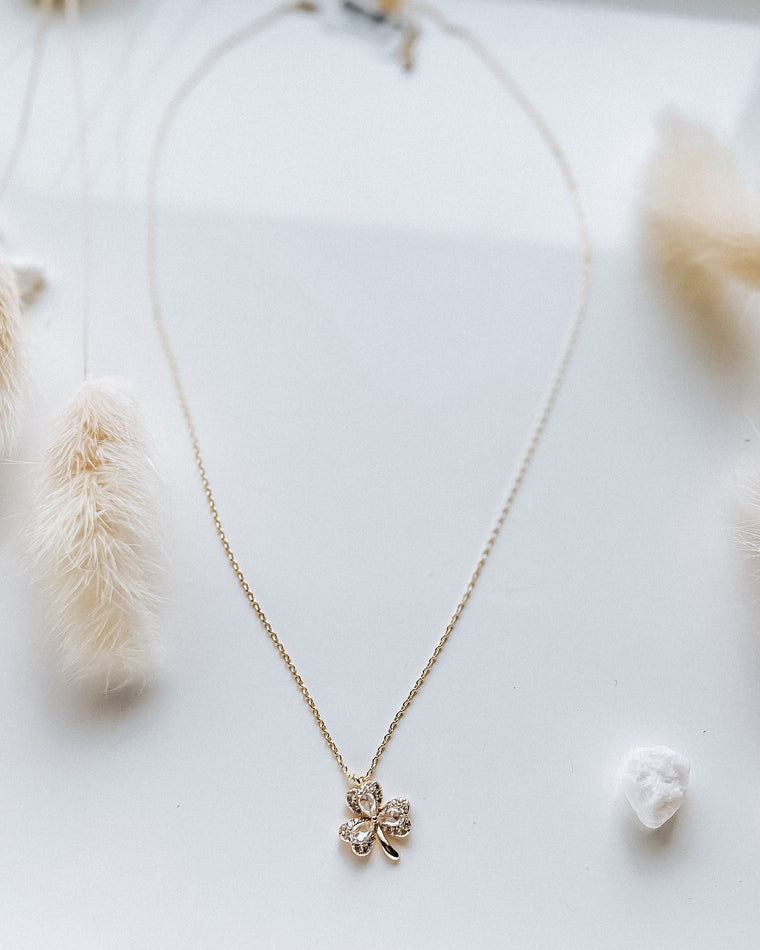 Crystal Clover Necklace [gold]