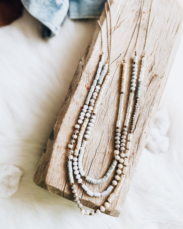 Long Beaded Necklace [grey/gold]