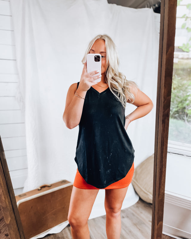 basic V-neck tank [black]