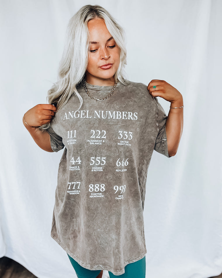 Angel Numbers Mineral Washed Tee [olive]