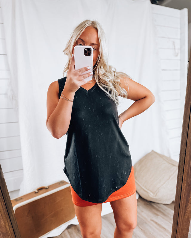 basic V-neck tank [black]