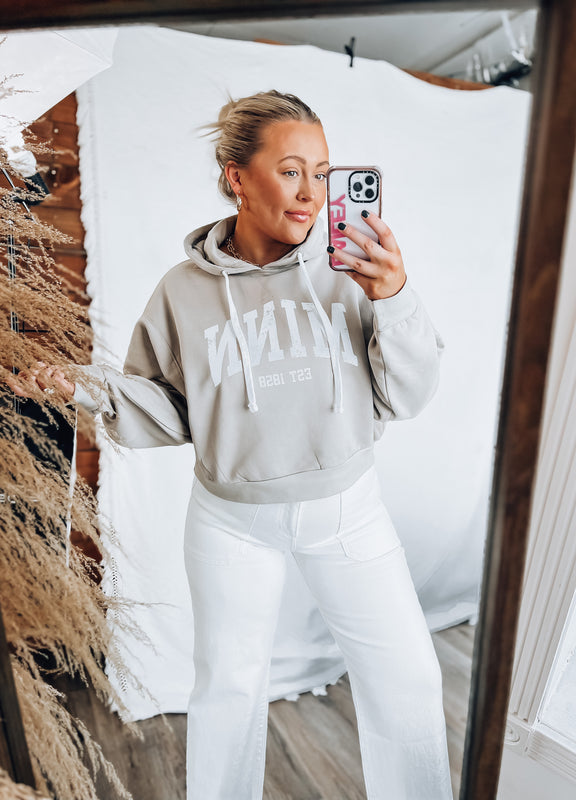 MINN Est 1858 Crop Sweatshirt [taupe]