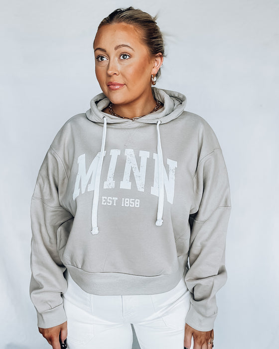 MINN Est 1858 Crop Sweatshirt [taupe]