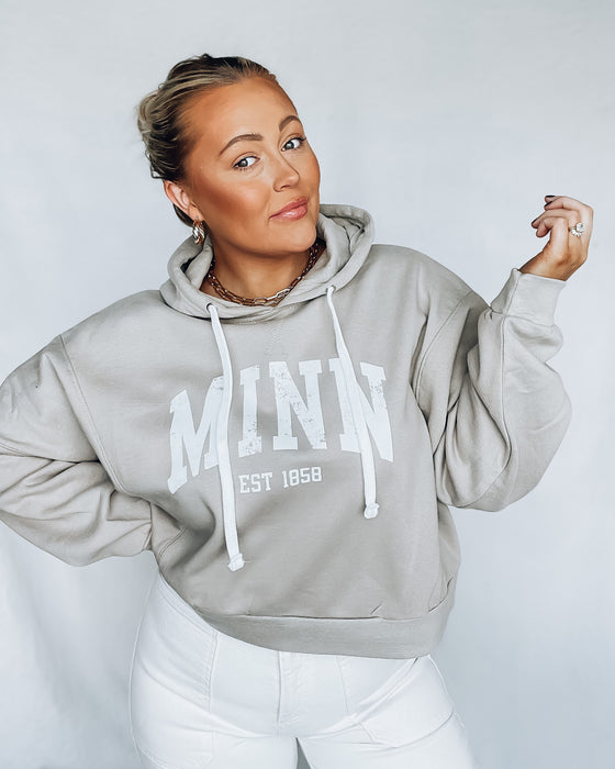 MINN Est 1858 Crop Sweatshirt [taupe]